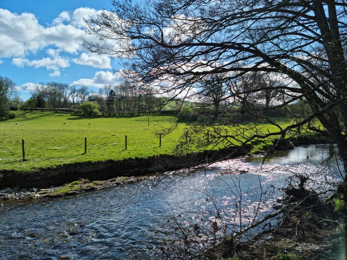 Riverside Cabin At Pen-Y-Bont Mill Hotel ออสเวสตรี ภายนอก รูปภาพ