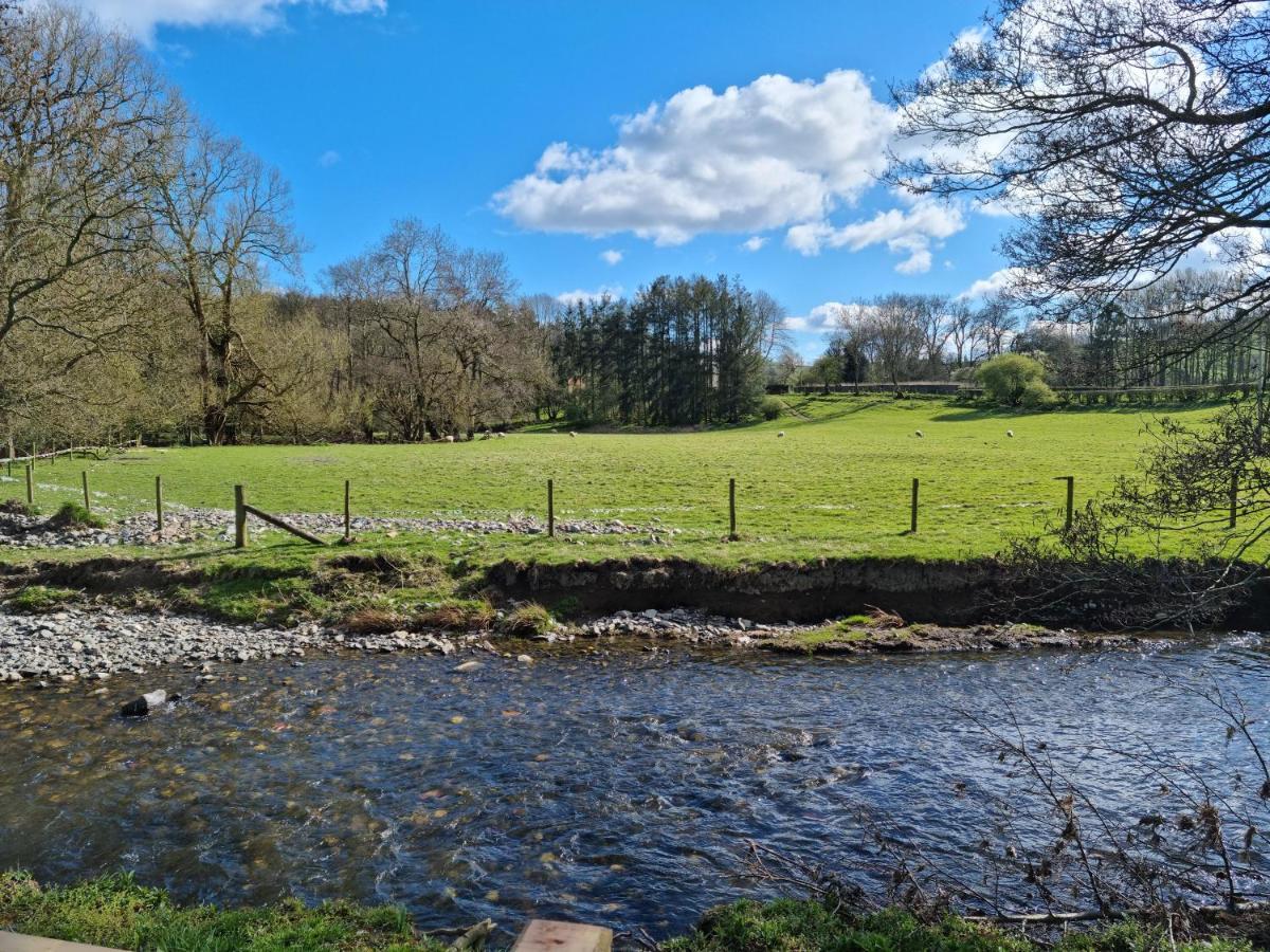 Riverside Cabin At Pen-Y-Bont Mill Hotel ออสเวสตรี ภายนอก รูปภาพ