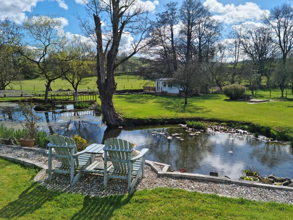 Riverside Cabin At Pen-Y-Bont Mill Hotel ออสเวสตรี ภายนอก รูปภาพ